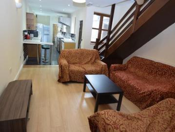 6 bedroom Terraced House To Let