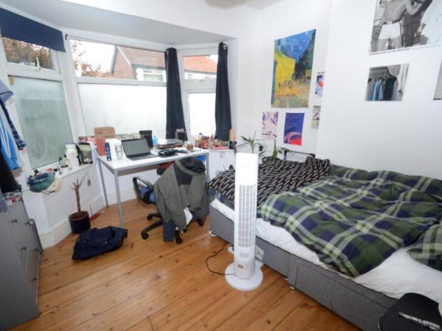6 bedroom Terraced House To Let