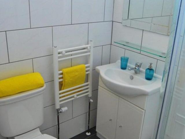 6 bedroom Terraced House To Let