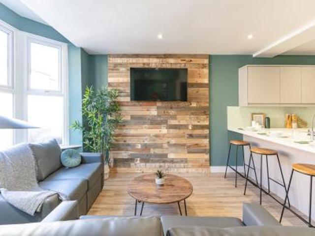 6 bedroom Terraced House To Let