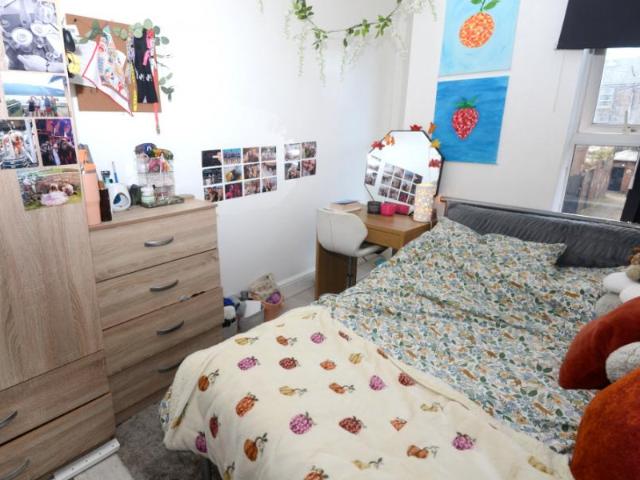 6 bedroom Terraced House To Let