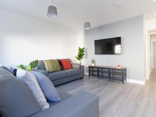 6 bedroom Terraced House To Let