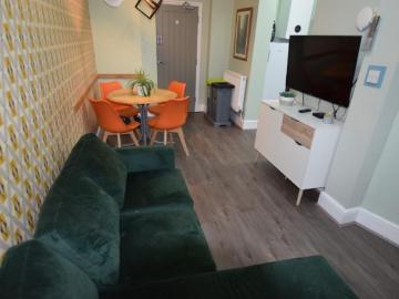 6 bedroom Terraced House To Let