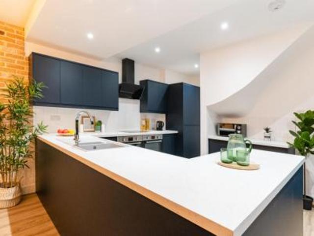 6 bedroom Terraced House To Let