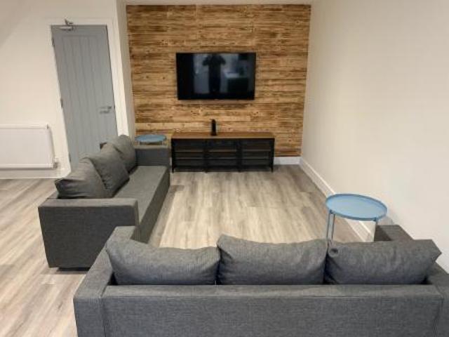 6 bedroom Terraced House To Let