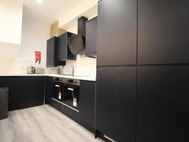 6 bedroom Terraced House To Let