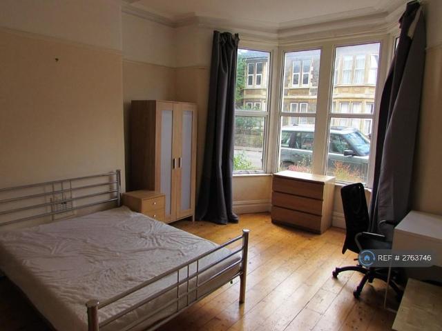 6 bedroom terraced house to rent