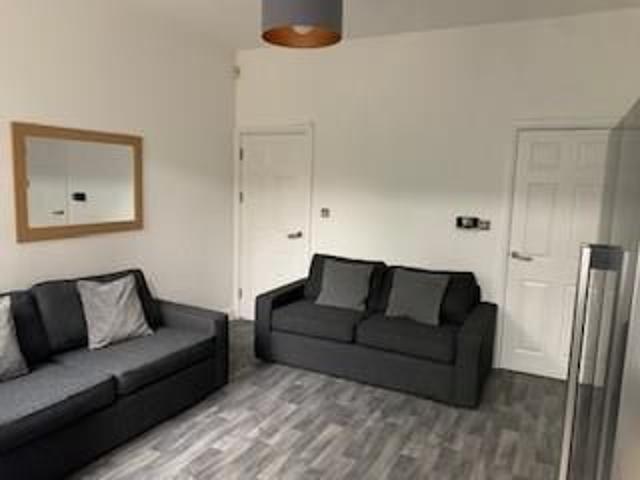 6 bedroom terraced house to rent
