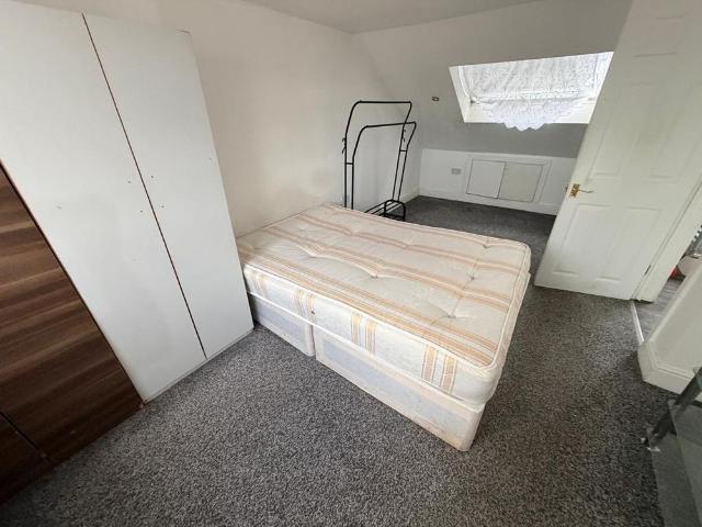6 bedroom terraced house to rent