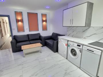 6 bedroom terraced house to rent