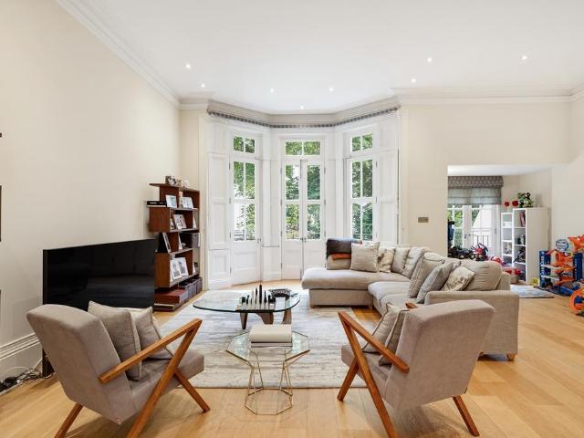 6 bedroom terraced house to rent