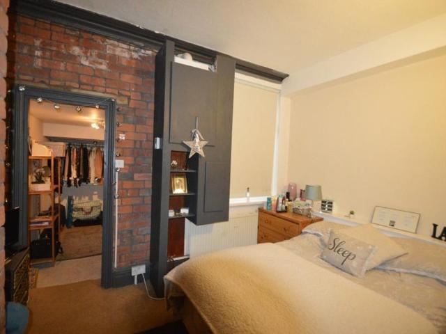 6 bedroom terraced house to rent