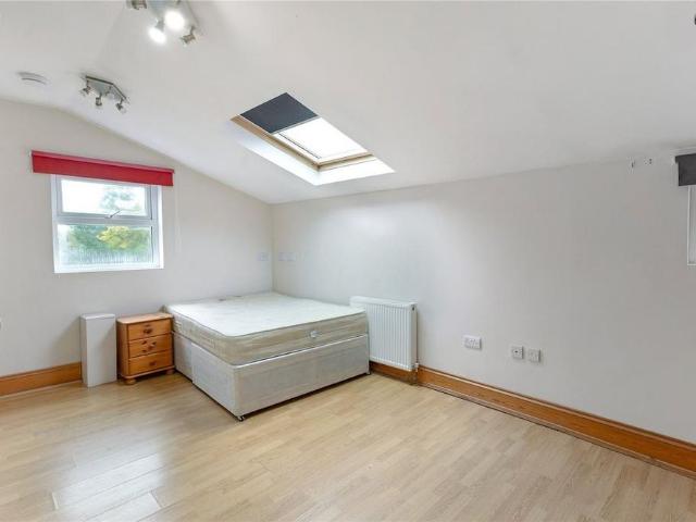 6 bedroom terraced house to rent