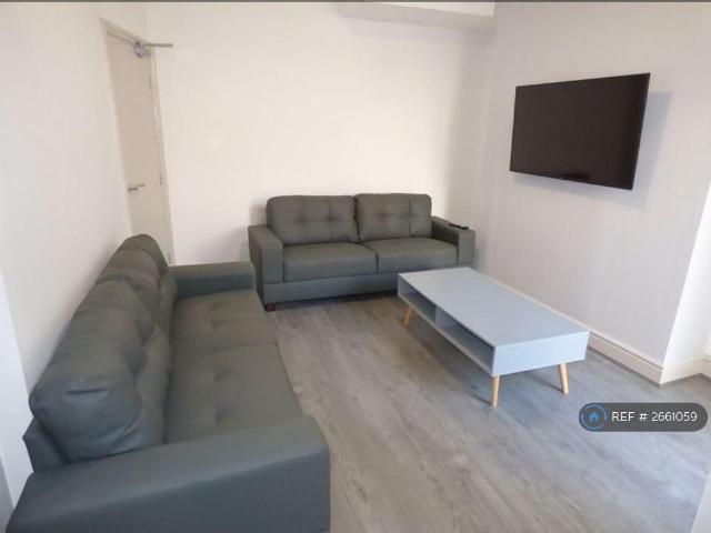 6 bedroom terraced house to rent