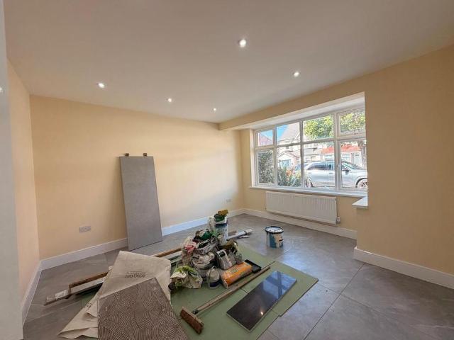 6 bedroom terraced house to rent