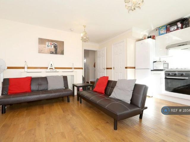 6 bedroom terraced house to rent