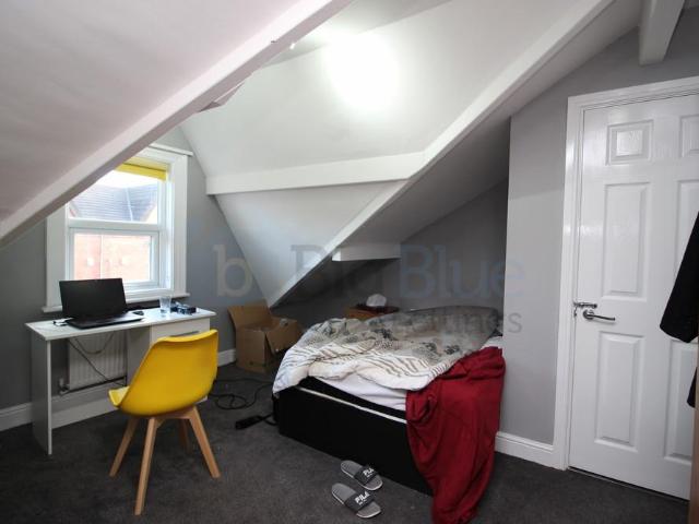 6 bedroom terraced house to rent