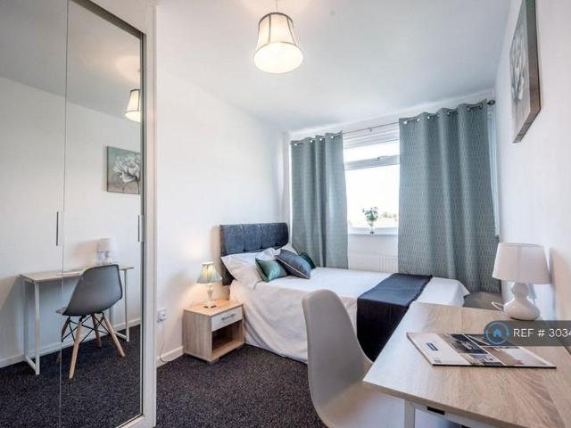 6 bedroom terraced house to rent