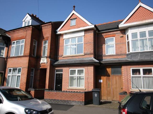 6 bedroom terraced house to rent