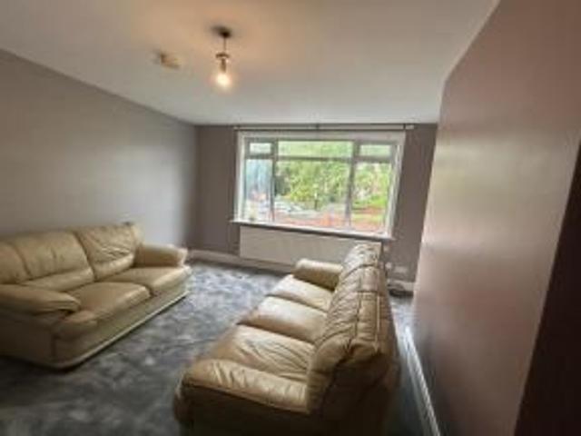 6 bedroom terraced house to rent