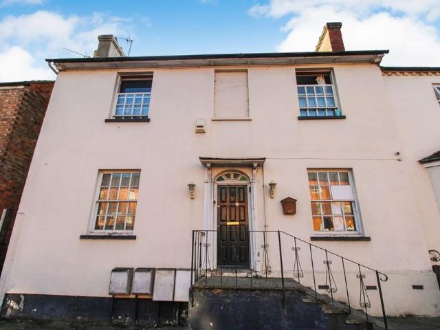 6 bedroom terraced house to rent