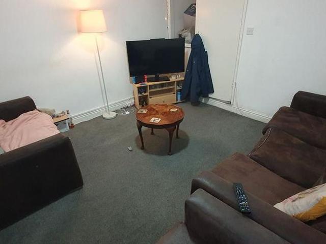 6 bedroom terraced house to rent