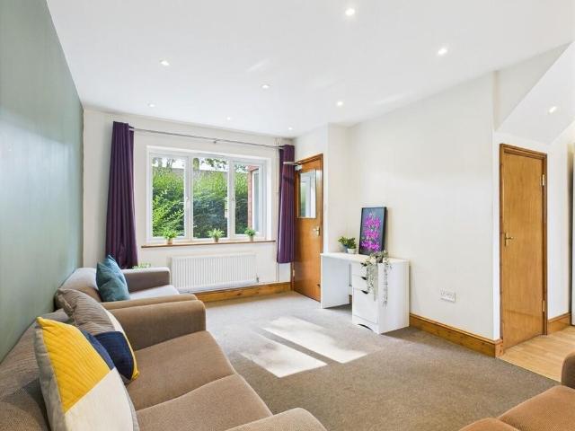 6 bedroom terraced house to rent