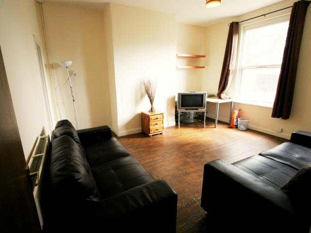 6 bedroom terraced house to rent