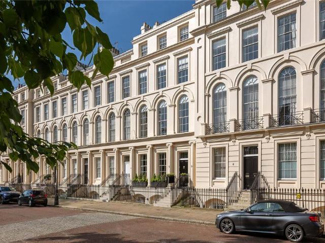 6 bedroom terraced house to rent