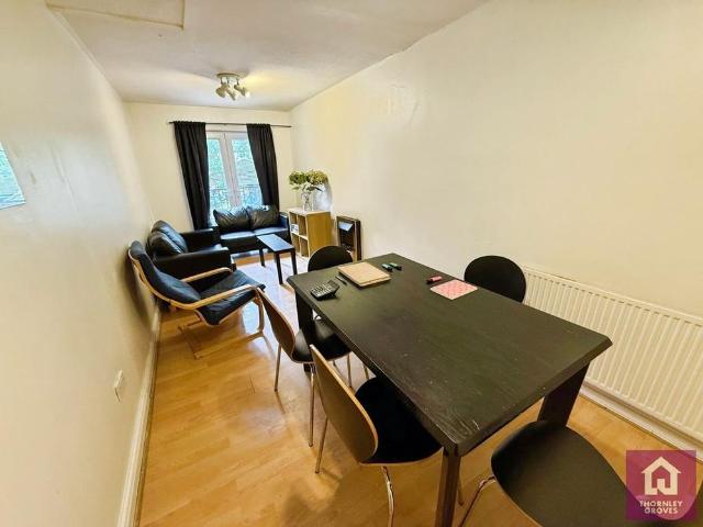 6 bedroom terraced house to rent