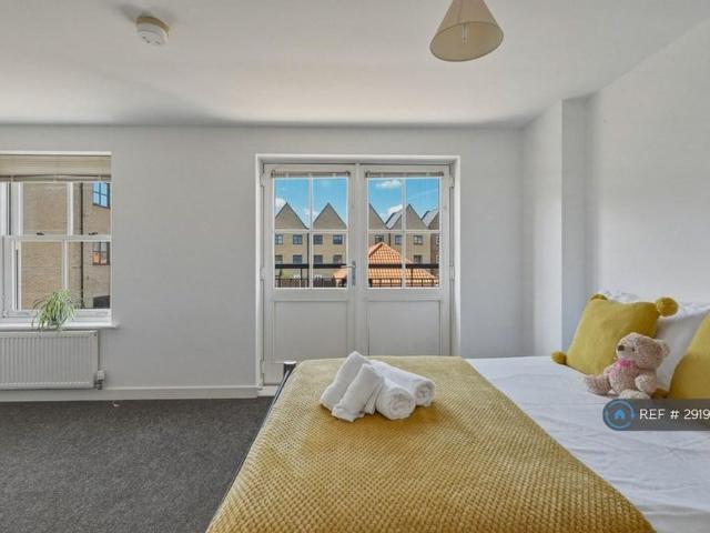 6 bedroom terraced house to rent