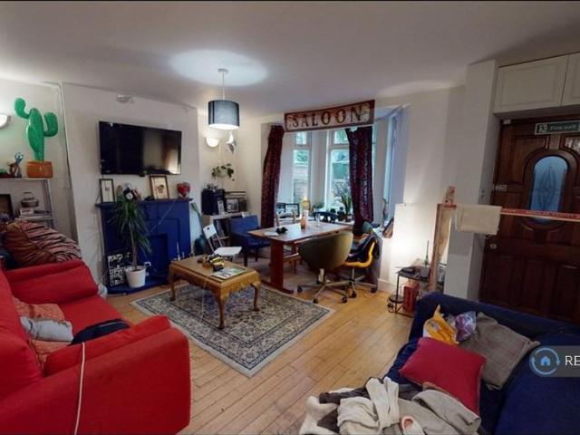 6 bedroom terraced house to rent