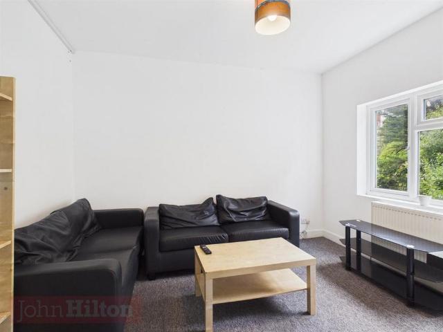 6 bedroom terraced house to rent