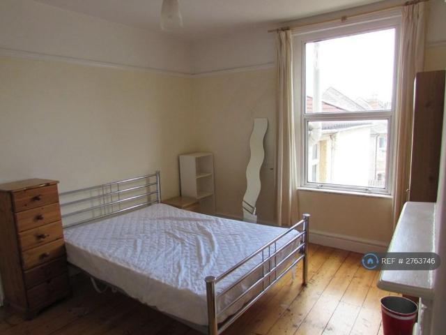 6 bedroom terraced house to rent