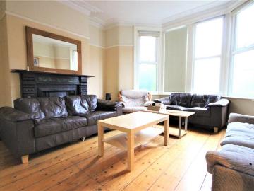 6 bedroom terraced house to rent