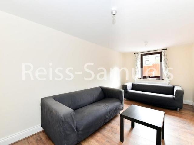 6 bedroom terraced house to rent