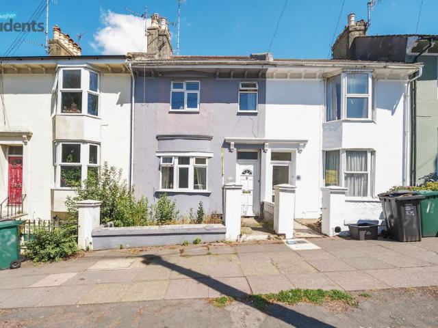 6 bedroom terraced house to rent