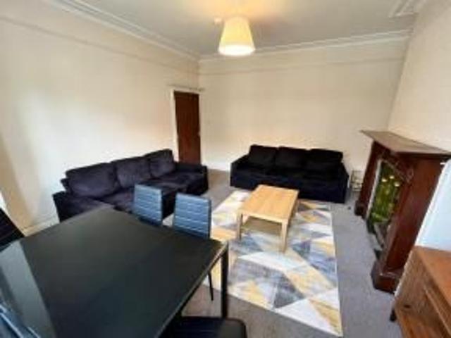 6 bedroom terraced house to rent