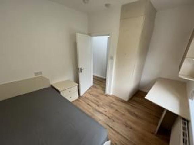 6 bedroom terraced house to rent