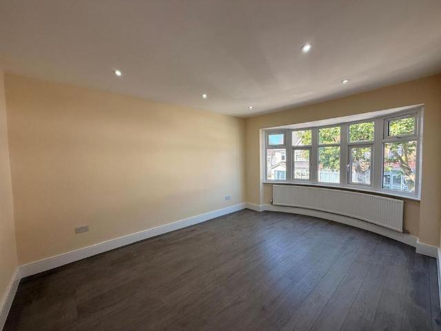6 bedroom terraced house to rent