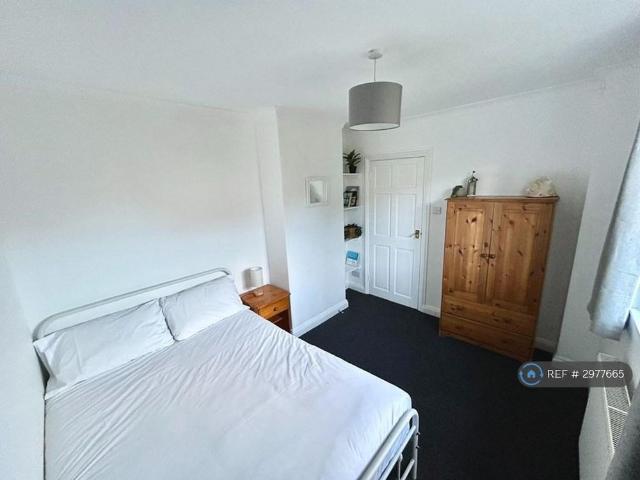 6 bedroom terraced house to rent