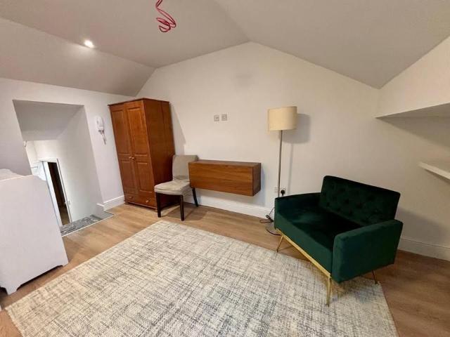 6 bedroom terraced house to rent