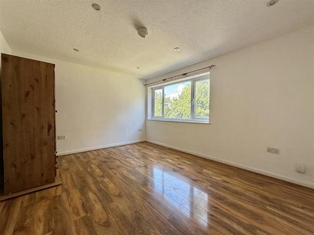 6 bedroom terraced house to rent