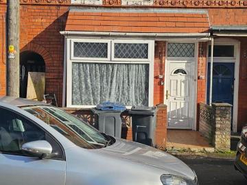 6 bedroom terraced house to rent
