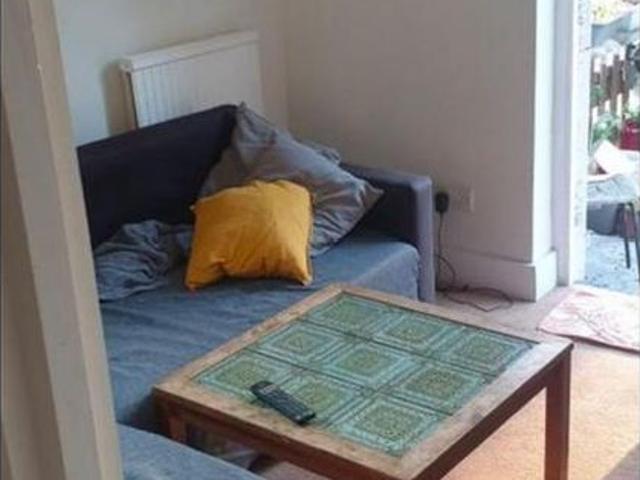 6 bedroom terraced house to rent