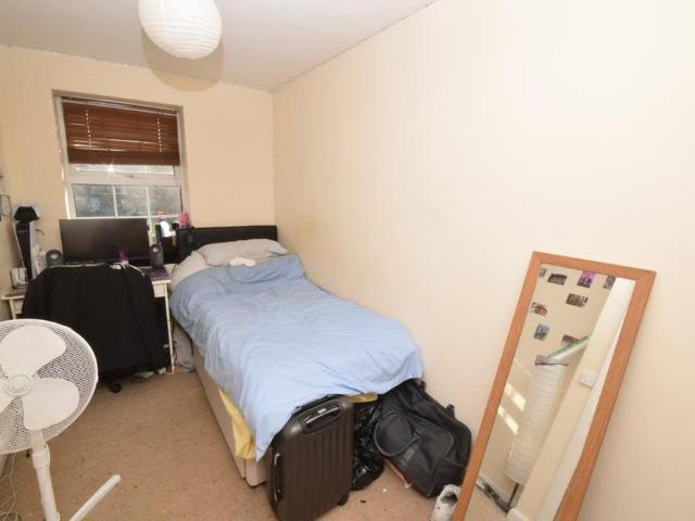 6 bedroom terraced house to rent