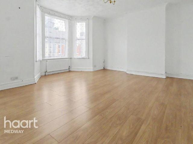 6 bedroom terraced house to rent