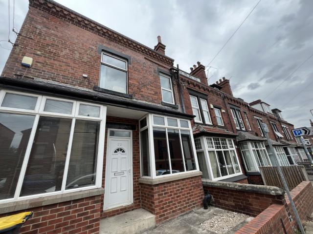 6 bedroom terraced house to rent