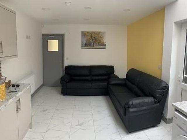6 bedroom terraced house to rent