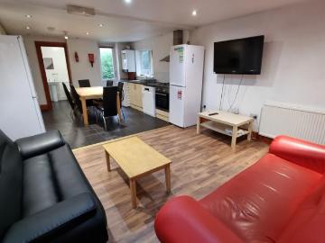 6 bedroom terraced house to rent